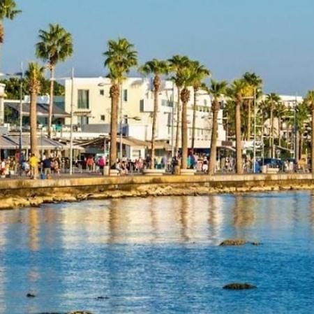 Poseidon 51 - Beachfront Two Bedroom Apartment Pafos Zewnętrze zdjęcie