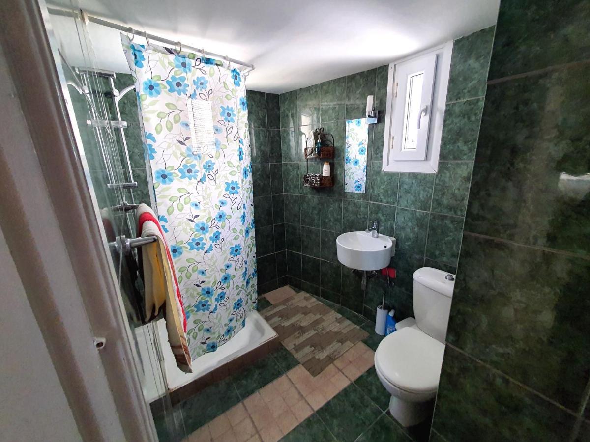 Poseidon 51 - Beachfront Two Bedroom Apartment Pafos Zewnętrze zdjęcie