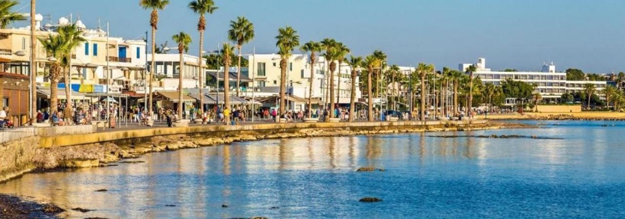 Poseidon 51 - Beachfront Two Bedroom Apartment Pafos Zewnętrze zdjęcie