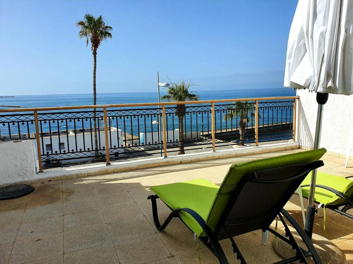 Poseidon 51 - Beachfront Two Bedroom Apartment Pafos Zewnętrze zdjęcie